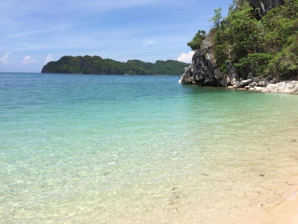 Se San Beach Resort-Isla De Gigantes Carles Eksteriør billede